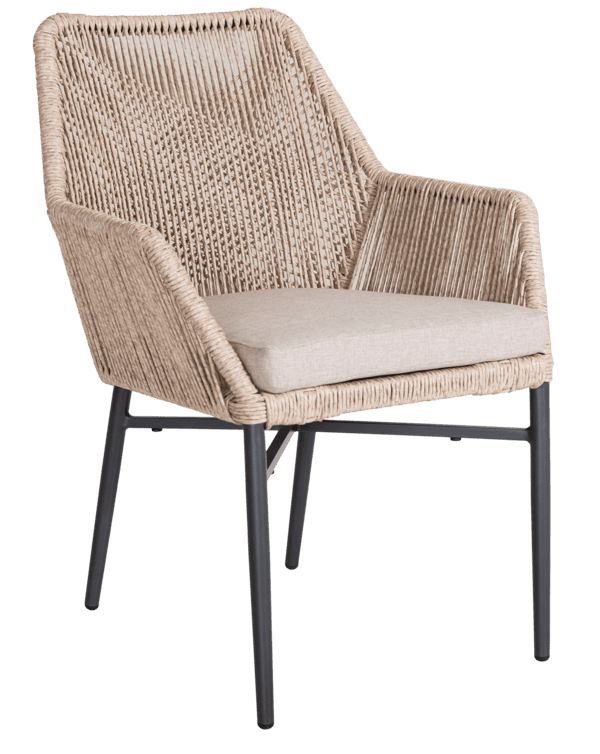 Vista Beige Blixt svart fåtölj med grå dynor på altan.